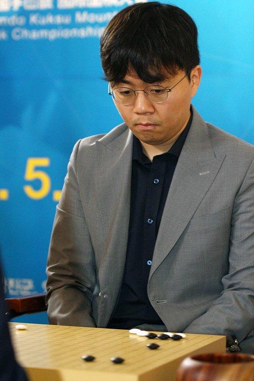 系统探讨(管家婆一肖资料大全)韩国围棋选手申真谞连续 5 次进入国手山脉杯 4 强，剑指冠军  第10张