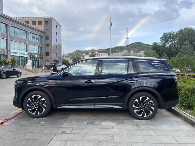 描绘(澳门一肖一码100精准2023)红旗 HS7 PHEV 开启预售，25.98 万起，四重预定礼遇等你拿  第12张